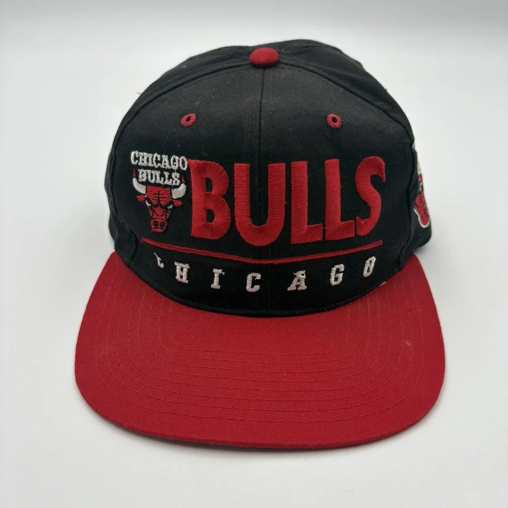 Vintage Adidas Chicago Bulls Snapback Hat NBA Red Black Embroidered Cap